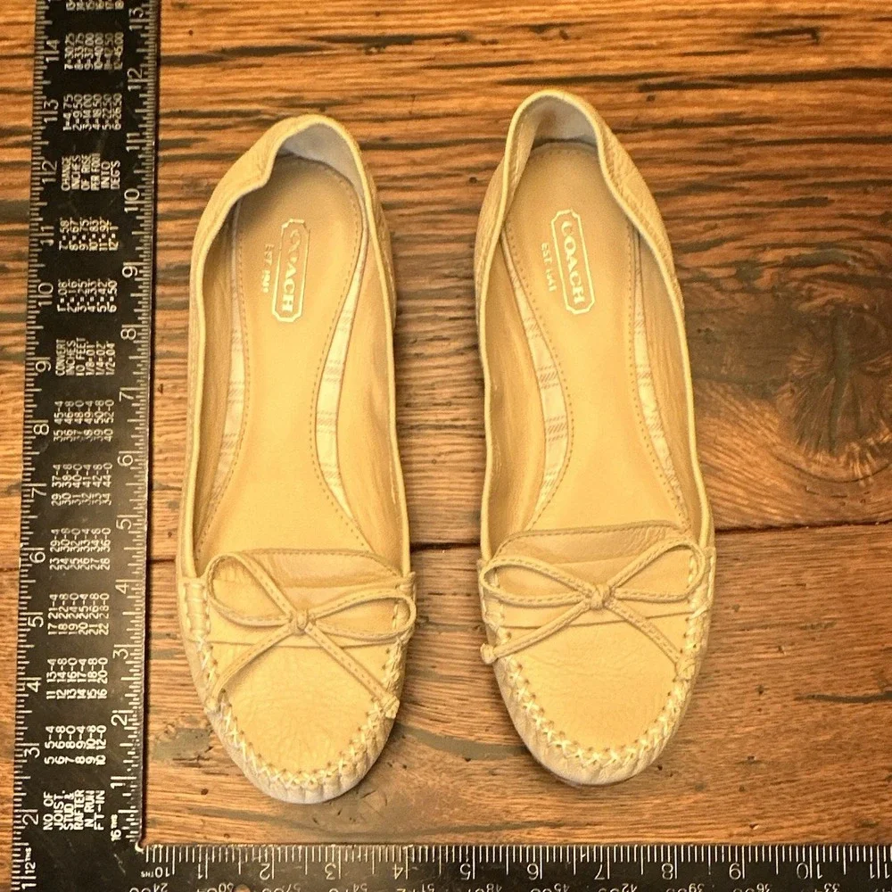 Coach Women's Beige Leather Ballet Flats Slip On Bow Round Toe US 7.5 B Junie